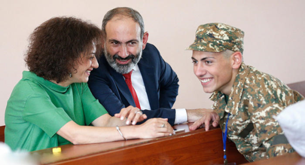 Paşinyanın oğlunun əsl görüntüləri yayıldı - Foto